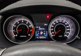 Подержанный автомобиль Mitsubishi Outlander 2011 года (16 фото)