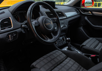 Подержанный автомобиль Audi Q3 2016 года (12 фото)