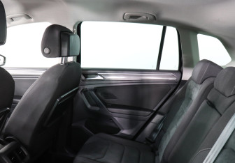 Подержанный автомобиль Volkswagen Tiguan 2019 года (12 фото)