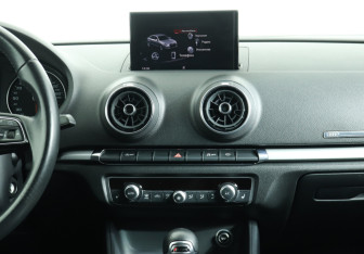 Подержанный автомобиль Audi A3 Sedan 2020 года (19 фото)