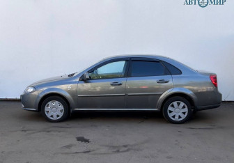 Подержанный автомобиль Daewoo Gentra Sedan 2014 года (5 фото)