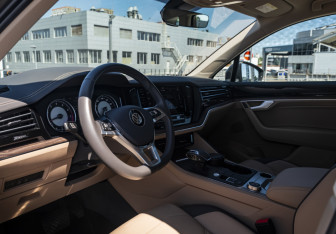 Подержанный автомобиль Volkswagen Touareg 2020 года (9 фото)