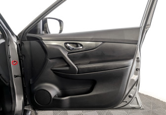 Подержанный автомобиль Nissan X-Trail 2015 года (24 фото)