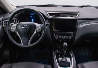 Подержанный автомобиль Nissan X-Trail 2017 года (13 фото)