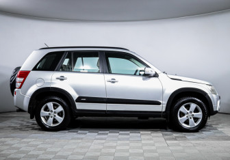 Подержанный автомобиль Suzuki Grand Vitara 2008 года (4 фото)