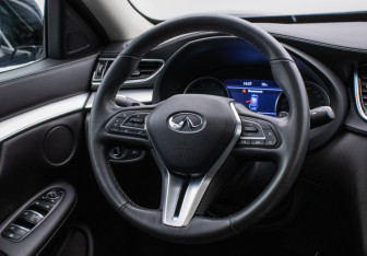Подержанный автомобиль Infiniti QX50 2018 года (15 фото)