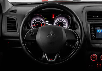 Подержанный автомобиль Mitsubishi ASX 2021 года (11 фото)