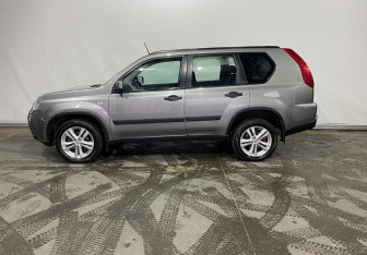 Подержанный автомобиль Nissan X-Trail 2013 года (8 фото)