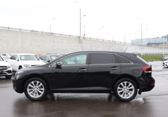 Подержанный автомобиль Toyota Venza 2013 года (8 фото)