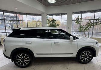 Подержанный автомобиль Jaecoo J7 2023 года (4 фото)