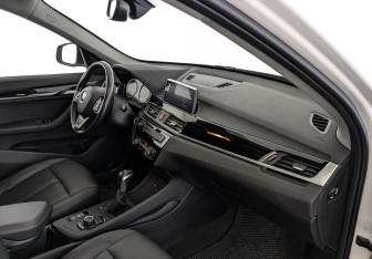 Подержанный автомобиль BMW X1 2020 года (13 фото)