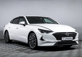 Подержанный автомобиль Hyundai Sonata 2021 года (3 фото)
