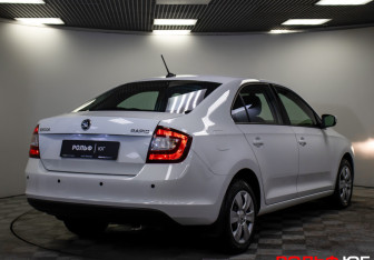 Подержанный автомобиль Skoda Rapid Liftback 2018 года (23 фото)