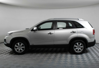 Подержанный автомобиль Kia Sorento 2011 года (8 фото)