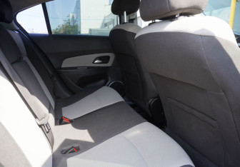 Подержанный автомобиль Chevrolet Cruze Sedan 2013 года (10 фото)