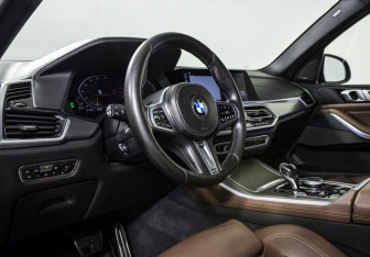 Подержанный автомобиль BMW X5 2019 года (14 фото)