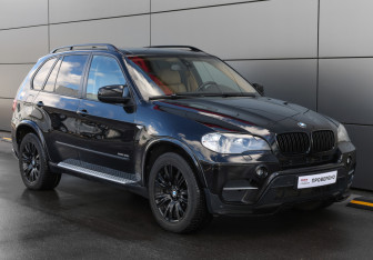 Подержанный автомобиль BMW X5 2011 года (3 фото)
