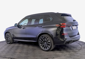 Подержанный автомобиль BMW X5 2023 года (7 фото)