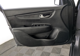 Подержанный автомобиль Kia Rio Hatchback 2021 года (17 фото)