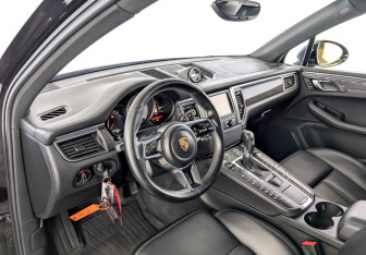 Подержанный автомобиль Porsche Macan 2015 года (16 фото)