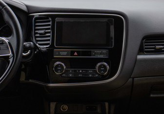 Подержанный автомобиль Mitsubishi Outlander 2019 года (14 фото)