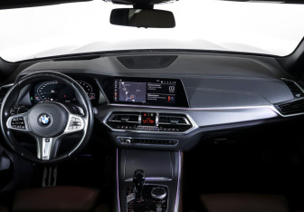 Подержанный автомобиль BMW X5 2020 года (13 фото)