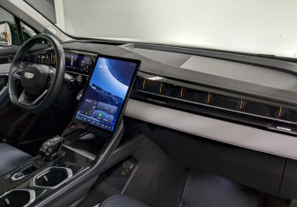 Подержанный автомобиль Geely Atlas 2024 года (20 фото)
