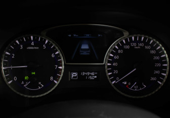 Подержанный автомобиль Infiniti JX 2013 года (12 фото)