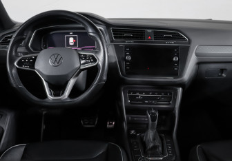 Подержанный автомобиль Volkswagen Tiguan 2021 года (12 фото)