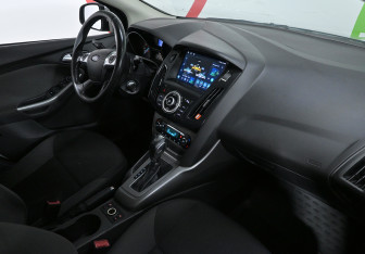Подержанный автомобиль Ford Focus Hatchback 2012 года (9 фото)