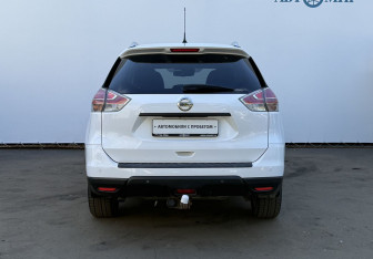 Подержанный автомобиль Nissan X-Trail 2015 года (6 фото)