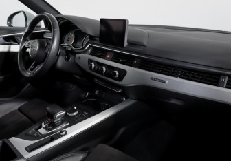 Подержанный автомобиль Audi A4 Sedan 2017 года (9 фото)