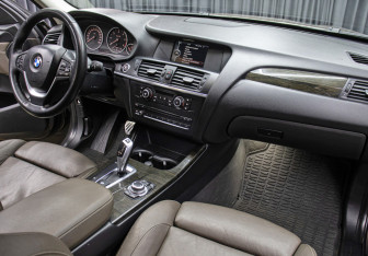 Подержанный автомобиль BMW X3 2012 года (11 фото)