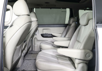 Подержанный автомобиль Kia Carnival 2019 года (11 фото)