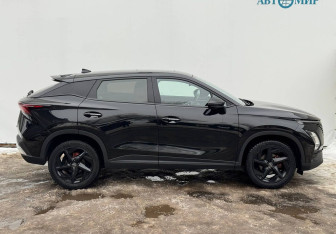 Подержанный автомобиль Omoda C5 2022 года (4 фото)