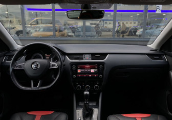Подержанный автомобиль Skoda Octavia Liftback 2018 года (11 фото)