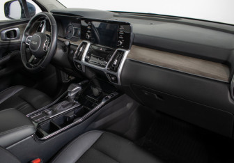 Подержанный автомобиль Kia Sorento 2022 года (9 фото)