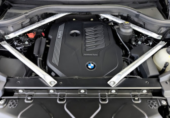 Подержанный автомобиль BMW X6 2021 года (9 фото)