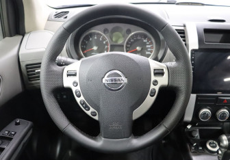 Подержанный автомобиль Nissan X-Trail 2008 года (13 фото)