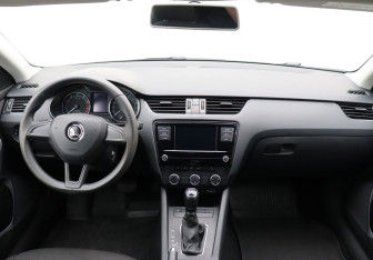 Подержанный автомобиль Skoda Octavia Liftback 2020 года (13 фото)
