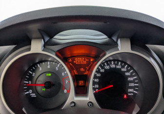 Подержанный автомобиль Nissan Juke 2013 года (16 фото)