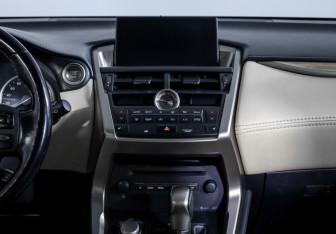 Подержанный автомобиль Lexus NX 2015 года (13 фото)