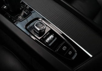 Подержанный автомобиль Volvo XC60 2019 года (19 фото)