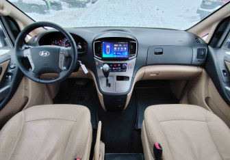 Подержанный автомобиль Hyundai H-1 2016 года (9 фото)