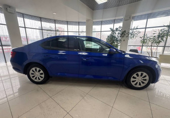 Подержанный автомобиль Skoda Superb Liftback 2019 года (4 фото)