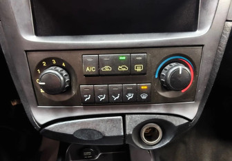 Подержанный автомобиль Hyundai Sonata 2005 года (11 фото)