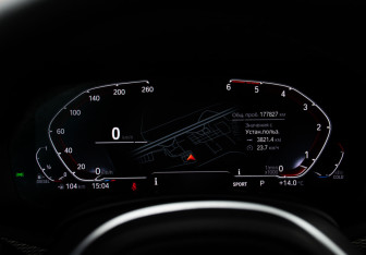Подержанный автомобиль BMW X5 2019 года (10 фото)