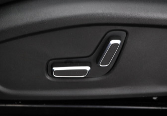 Подержанный автомобиль Geely Atlas 2024 года (15 фото)