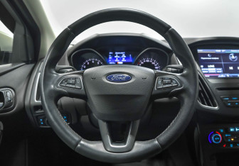 Подержанный автомобиль Ford Focus Hatchback 2017 года (6 фото)