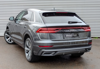 Подержанный автомобиль Audi Q8 2021 года (7 фото)